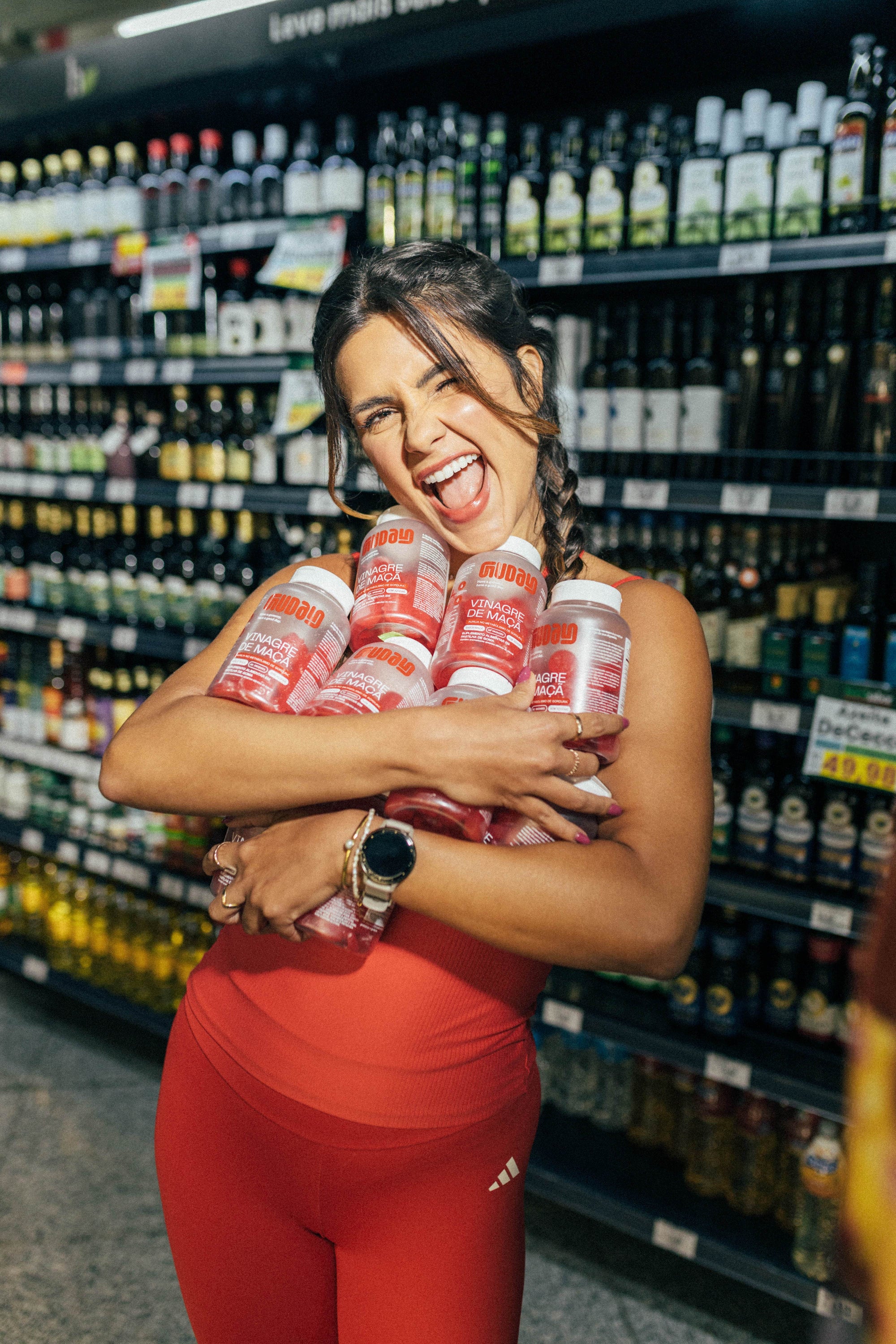 Vinagre de Maçã Guday - lifestyle modelo produto